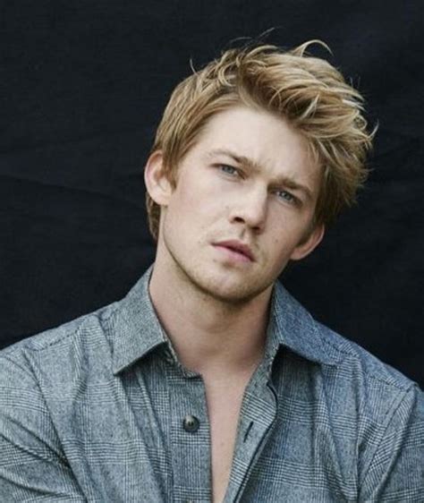 how old is joe alwyn.